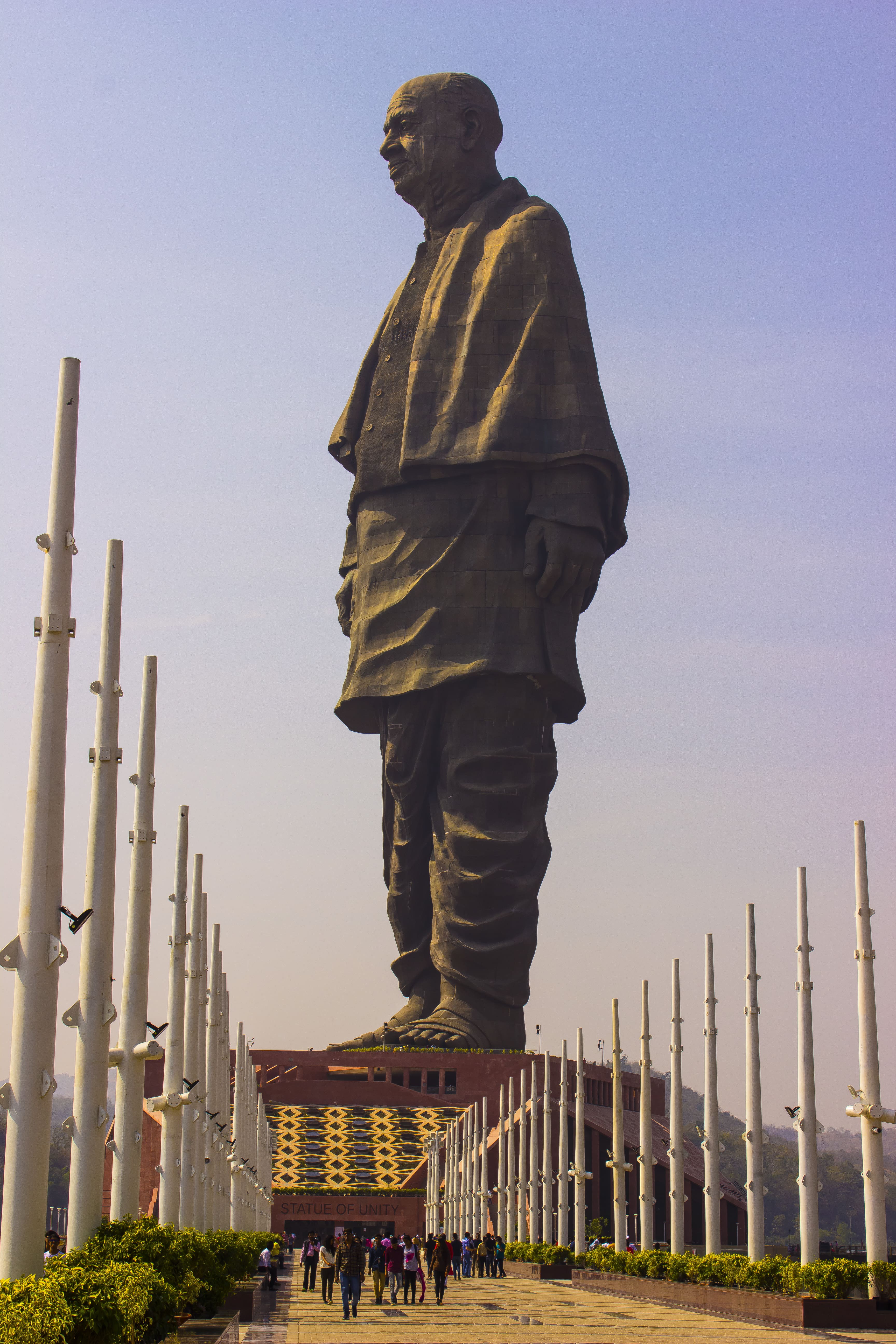 statue image