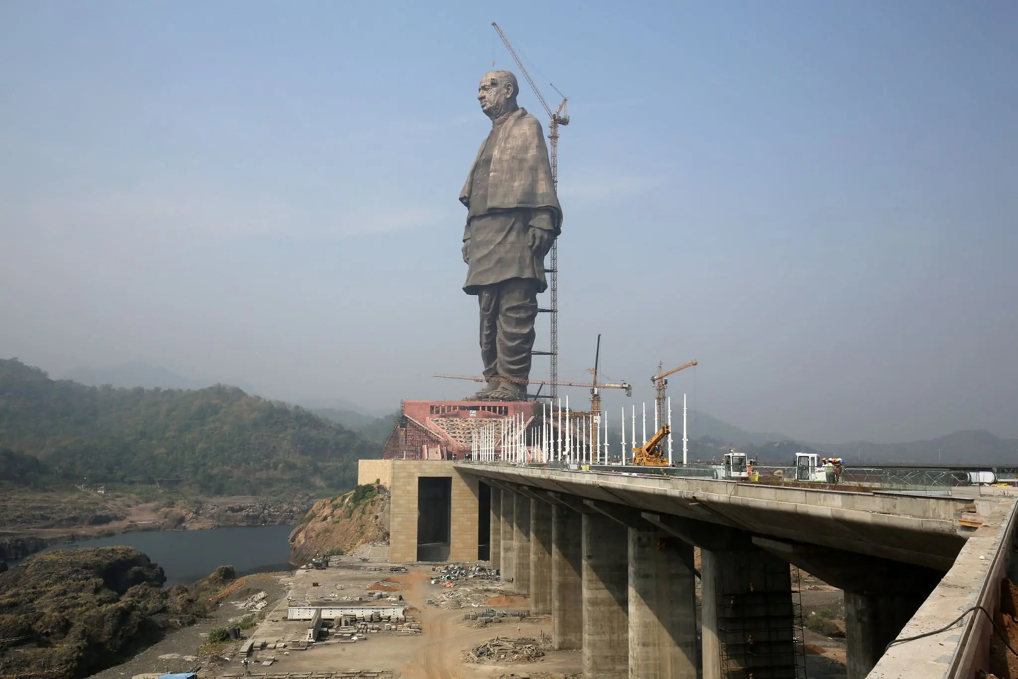 statue