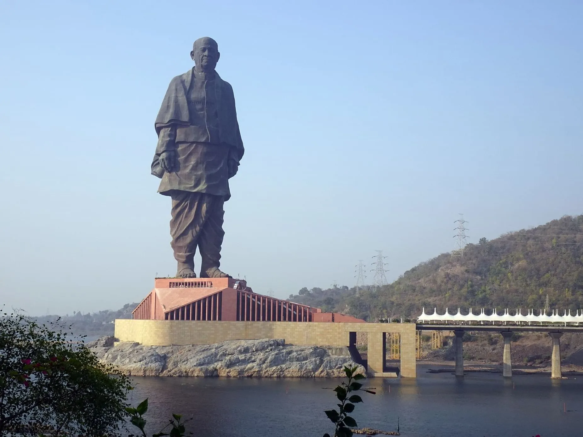 statue image