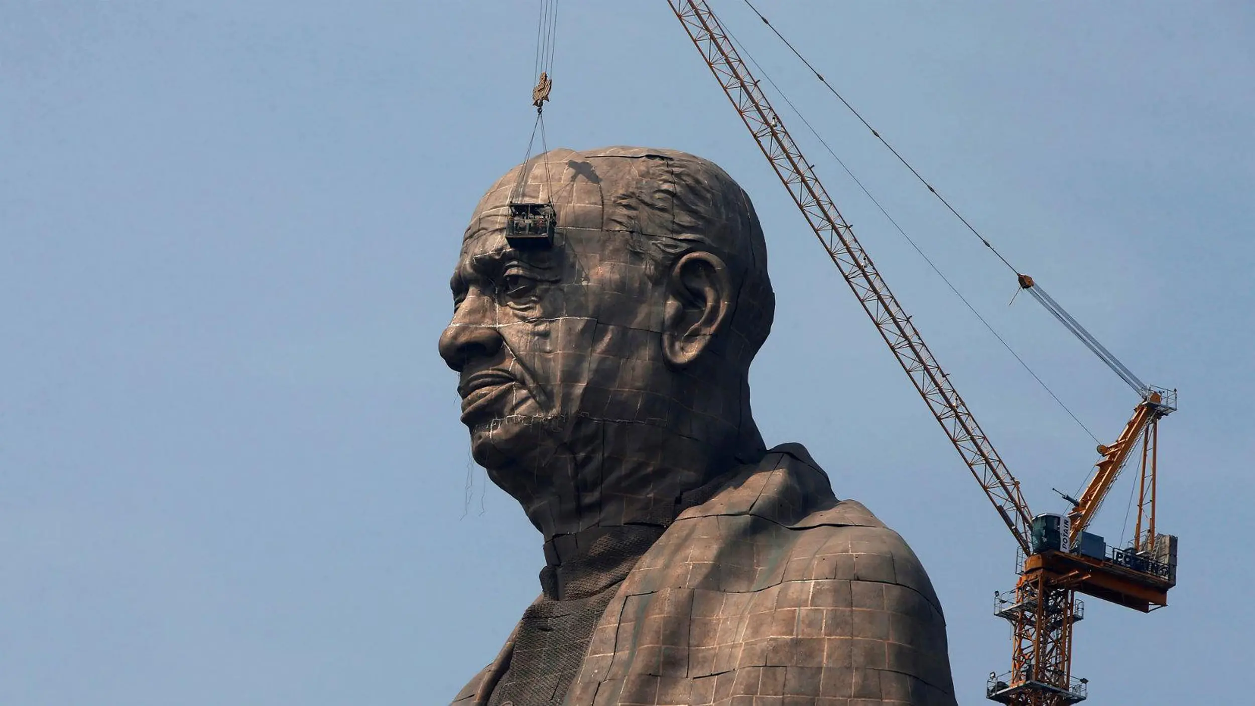 statue image