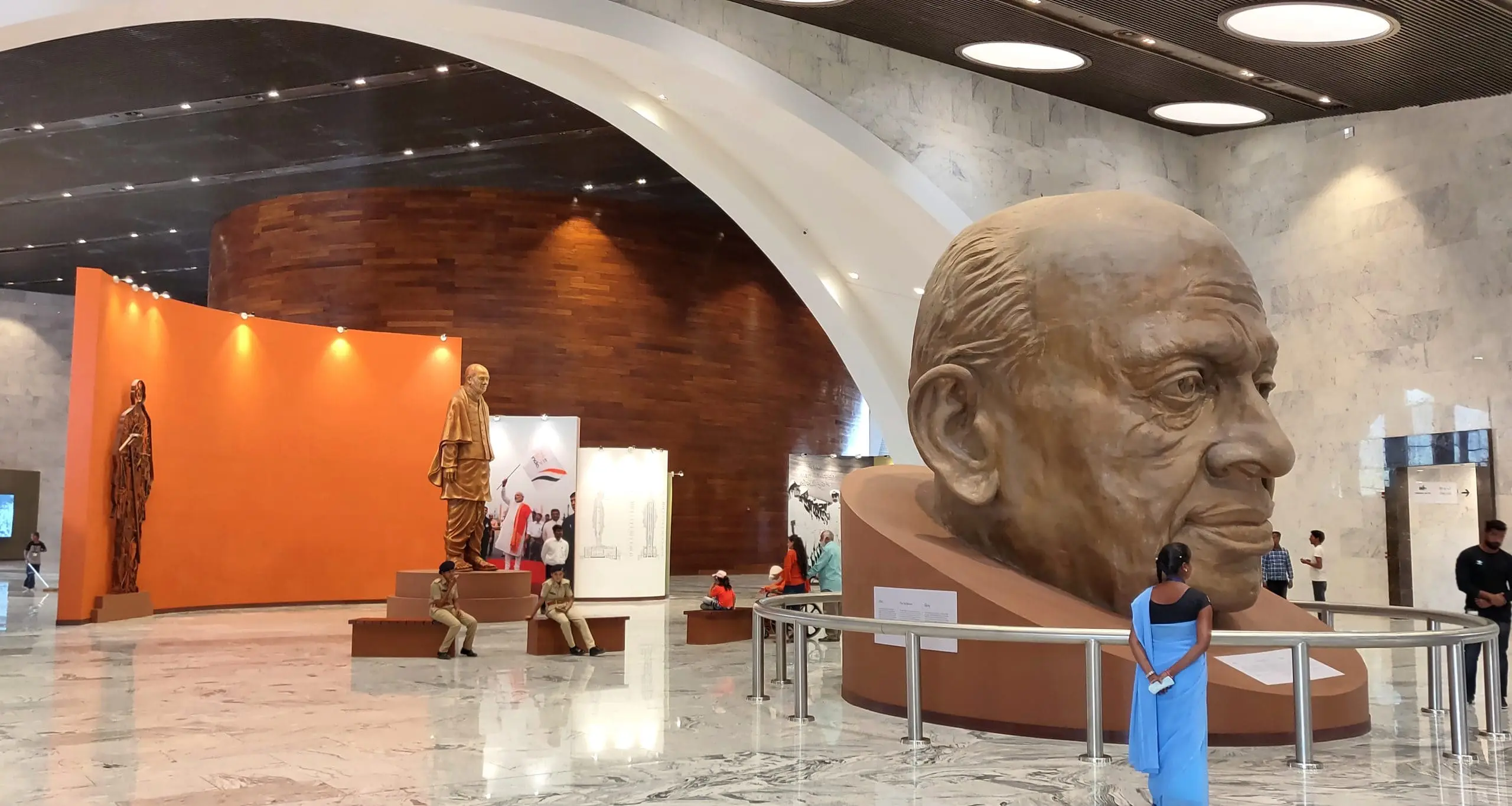 statue image